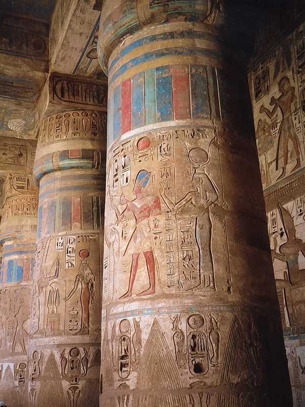 Luxor - Medinet Habu Medinet Habu is the temple to honor Hatsjepsoet and Ramses III (1200 BC) Stefan Cruysberghs